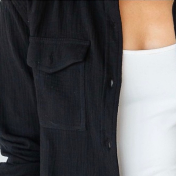 🖤Button Down Gauze Shirt w/front Pockets - Picture 2 of 3